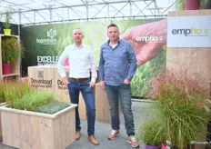 Marco Wesselink of Hoogendoorn and Piet Bron of Empho. Hoogendoorn, a wholesaler of young plants and ornamental grases supplies the ornamental grases of Empho in countries abroad the Nehterlands. At Plantarium, they introduced the pink sister of Miscanthus Red Cloud (rechts onder het empho logo). Red Cloud won the first price at the Oaks in the UK.  